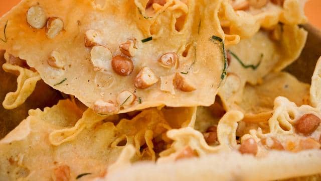 ilustrasi rempeyek (vecteezy.com/Andsx)