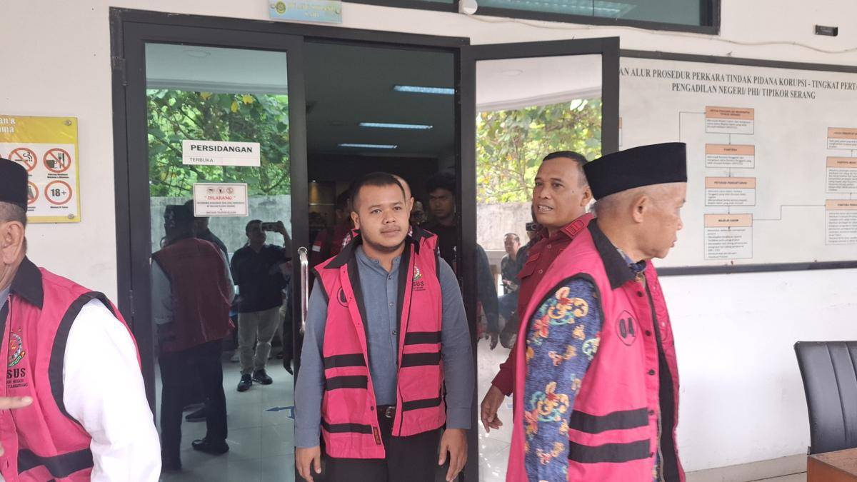 Terdakwa Sueb Eks Kades Tangerang Korupsi PTS Jalani Sidang Perdana (Dok. Khaerul Anwar)