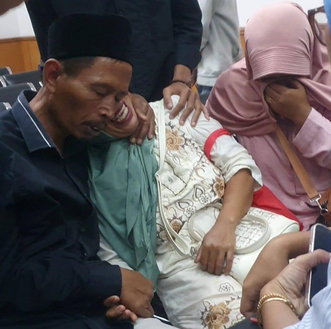Tangisan dan Lemparan Sandal Warnai Sidang Mutilasi di Serang