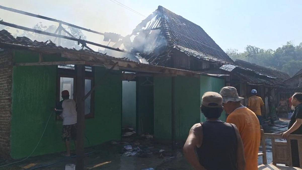 Dua rumah warga di Desa Ngawi Purba, Kecamatan Ngawi, Kabupaten Ngawi, hangus dilalap si jago merah. IDN Times/Istimewa.