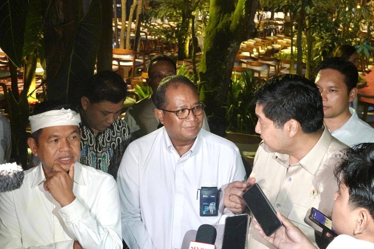 Menteri Perumahan dan Kawasan Permukiman (PKP) Maruarar Sirait menyerukan agar masyarakat tidak lagi bergantung pada pinjaman informal seperti rentenir atau skema “bank emok” yang dikenal mencekik secara bunga dan risiko hukum. 