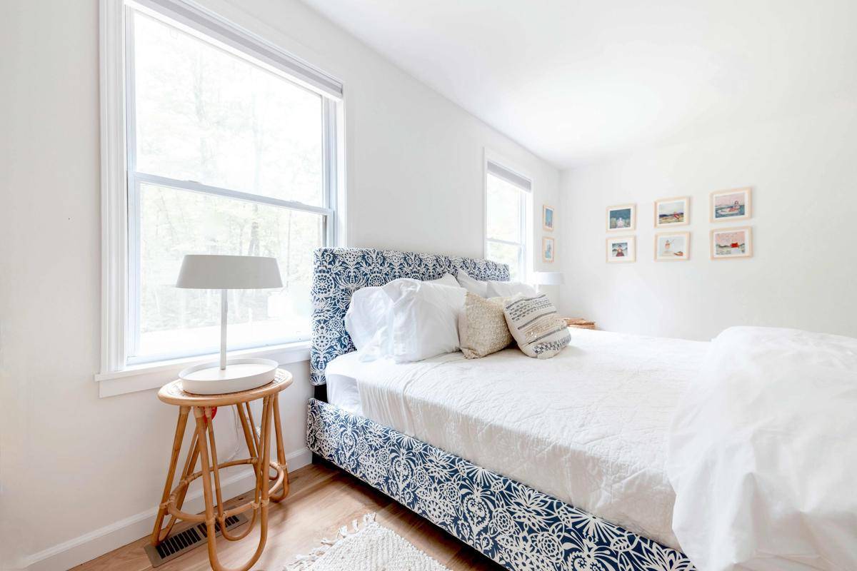 inspirasi desain kamar tidur tradisional (unsplash.com/ Andrea Davis)