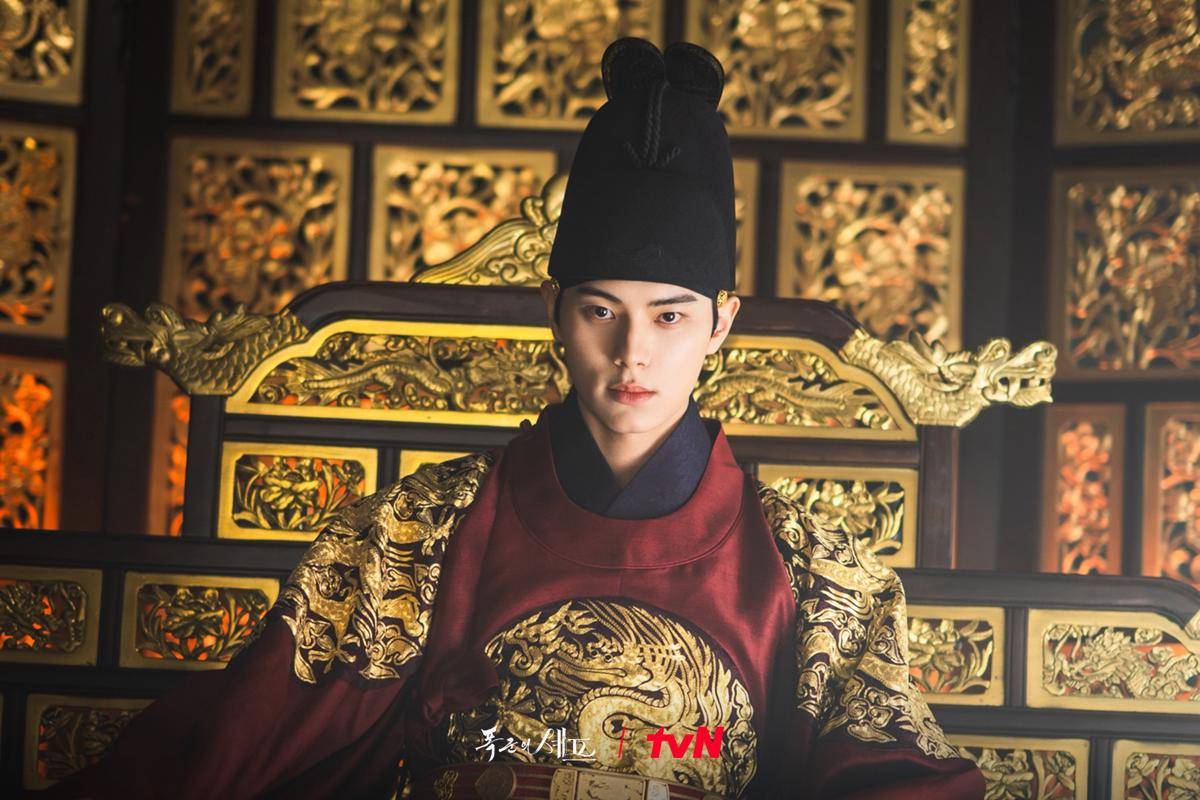 8 Cuplikan Peran Lee Chae Min di Bon Appetit, Your Majesty, Raja Tiran