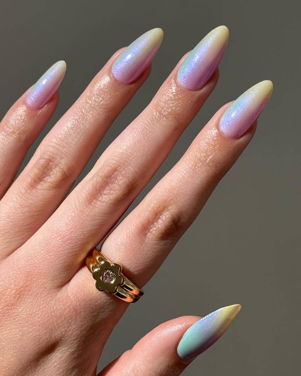 Ide nail art tema unicorn (instagram.com/avrnailswatches)