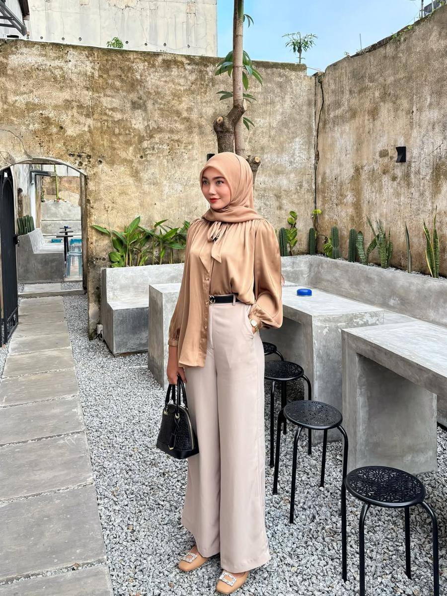 potret ide OOTD Elegan nuansa brown ala Dwi Bidari (instagram.com/dwibidari24)