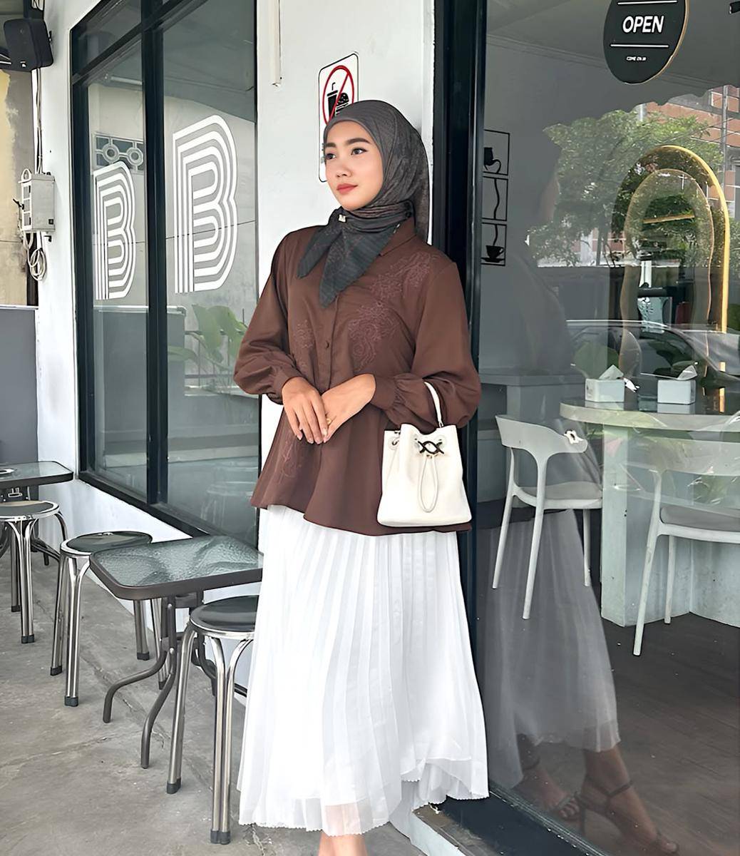 potret ide OOTD Elegan nuansa brown ala Dwi Bidari (instagram.com/dwibidari24)