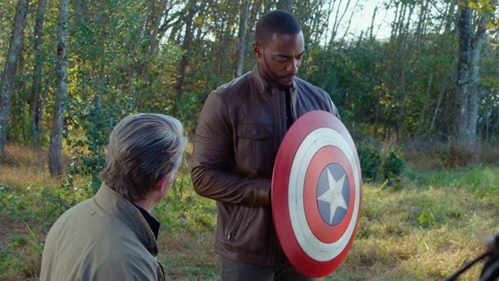 Steve Rogers dan Sam Wilson dalam Avengers: Endgame.