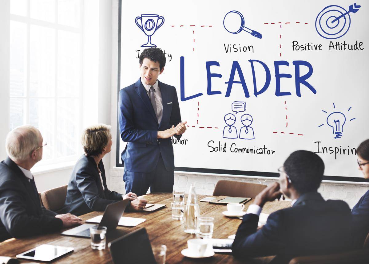 Ilustrasi seorang leader memimpin rapat (freepik.com/Rawpixel)