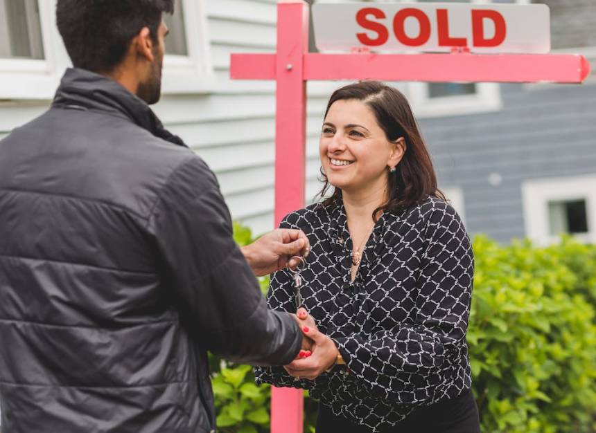 illustrasi menjual rumah (pexels.com/RDNE Stock project)