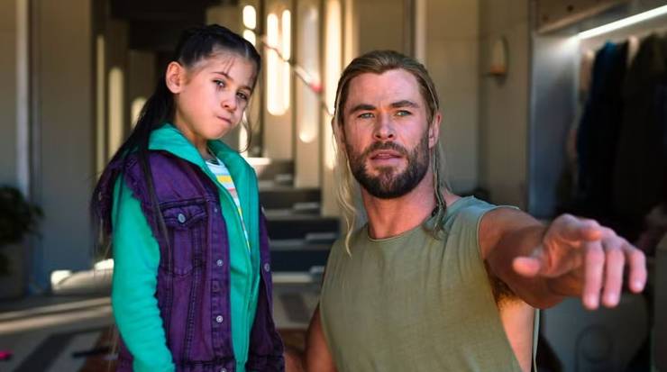 Love dan Thor dalam film Thor: Love and Thunder.