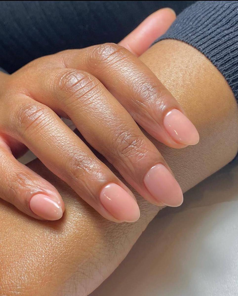 inspirasi Rose Water Nails (instagram.com/byeleanorohara)