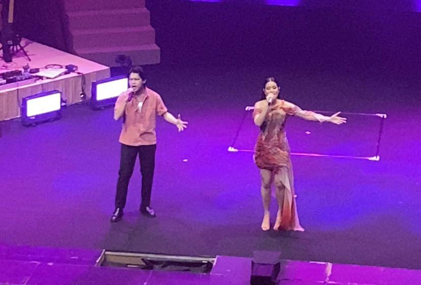 Duet Pecah Raisa x Barsena dan Rony Parulian Guncang Showcase Ambivert