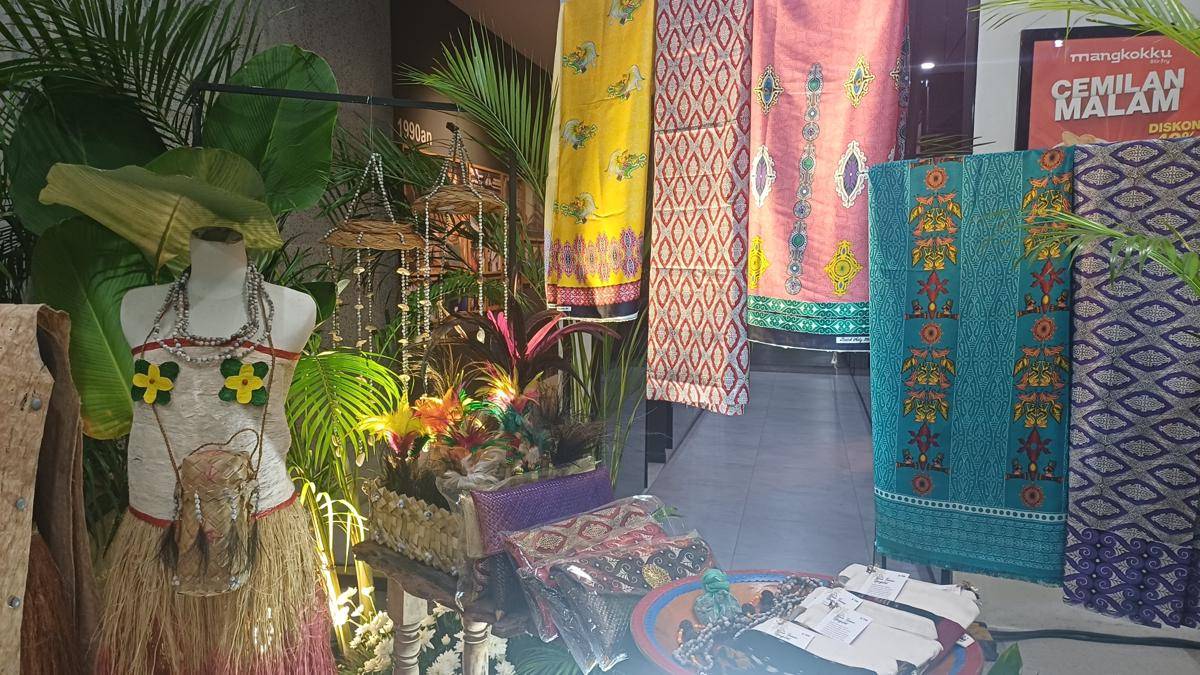 Potret pameran di Festival Teluk Wondama, Sarinah, Jakarta Pusat