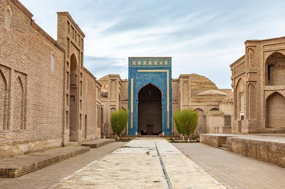 https://unsplash.com/photos/a-historic-architecture-of-an-ancient-city-NMtA4VdTlPg