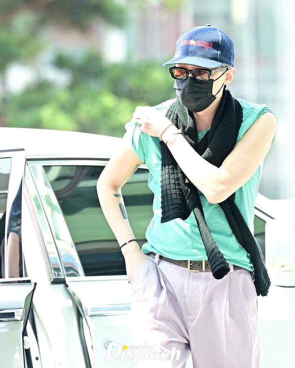 G-Dragon (instagram.com/koreadispatch)