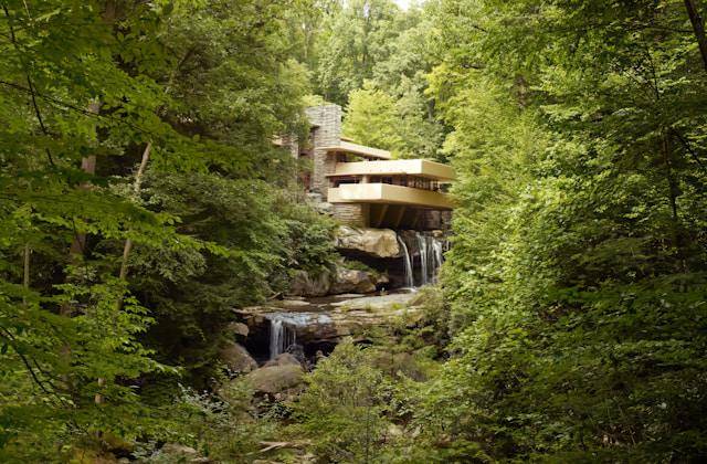 Potret Fallingwater di Pennsylvania, Amerika Serikat (unsplash.com/carolhighsmith)