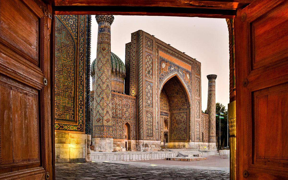 https://www.pexels.com/photo/registan-square-in-samarkand-16681676/
