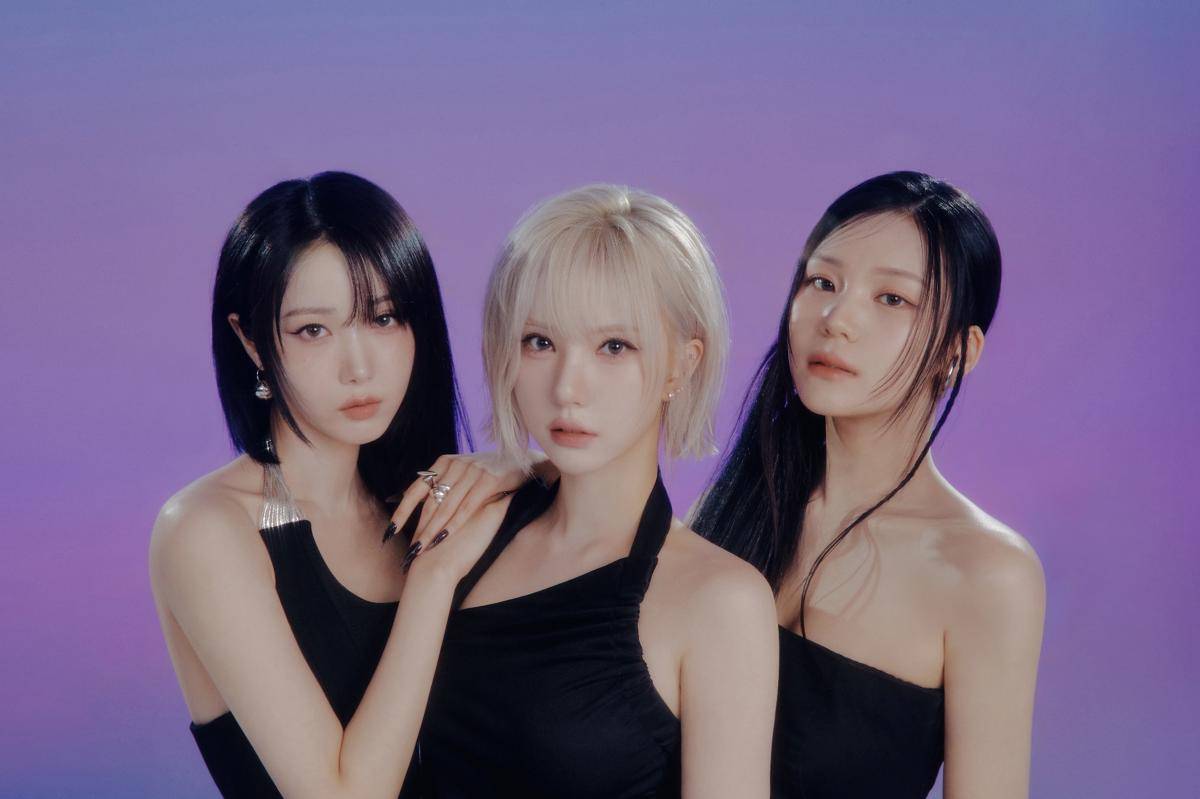 VIVIZ, comeback 1st Album A Montage of ( ) 