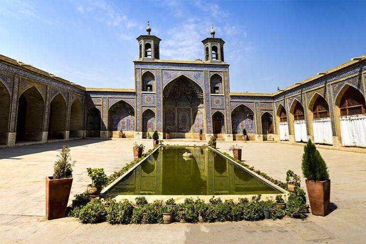 Potret Nasir al-Mulk Mosque di Iran (visitiran.ir)