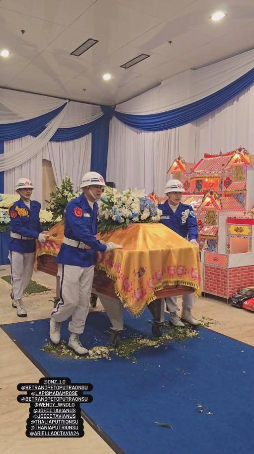 Momen Ayah Sarwendah Dikremasi (Instagram.com/sarwendah29)