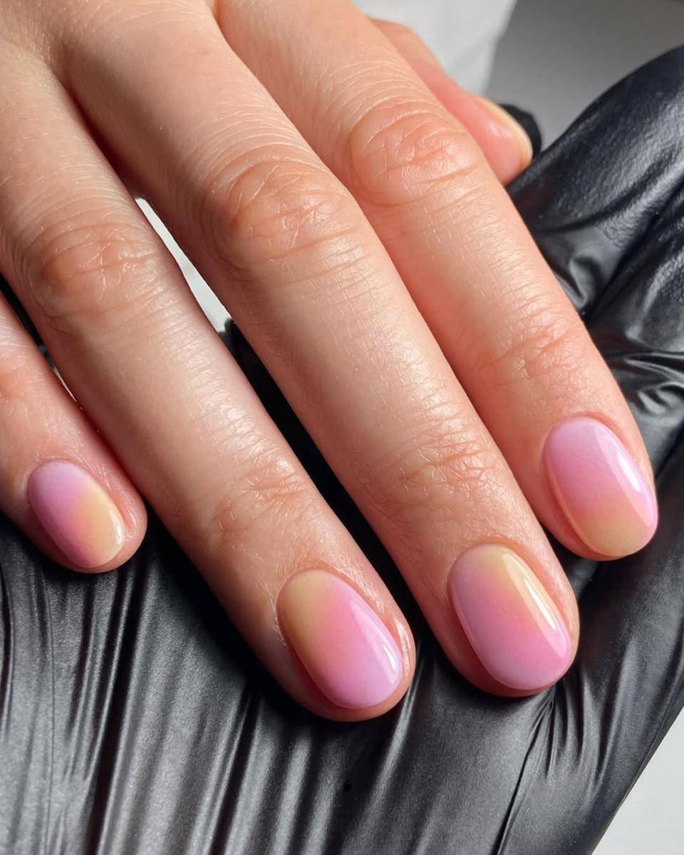 inspirasi Rose Water Nails (instagram.com/monmayernails)