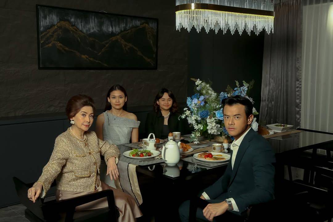 still cut film A Normal Woman (instagram.com/sodamachinefilms)