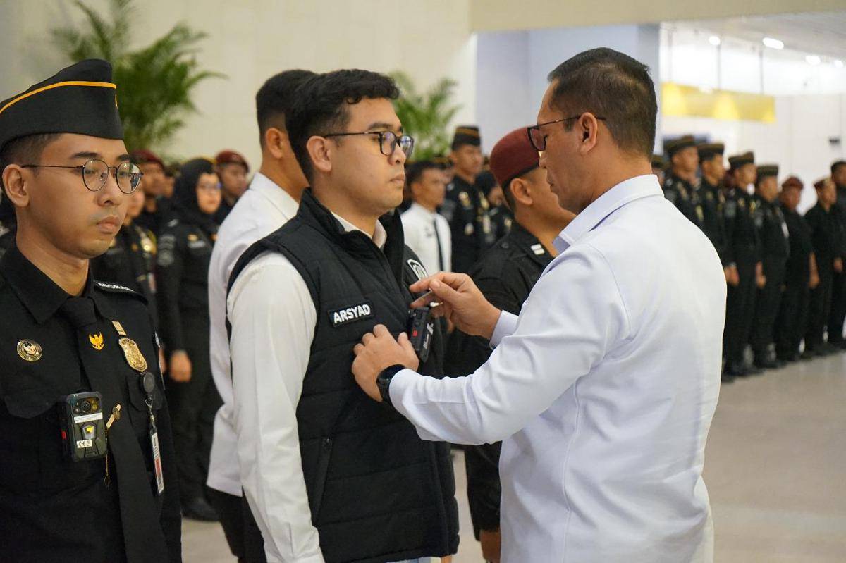 Petugas Imigrasi di Bandara Soekarno-Hatta dilengkapi body camera (IDN Times/Maya Aulia Aprlianti)