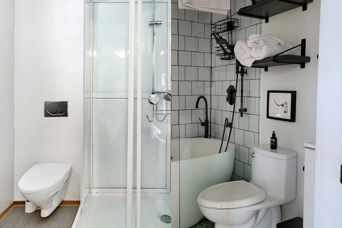 7 Tips Menata Kamar Mandi Kecil dengan Low Budget, Tetap Estetis!