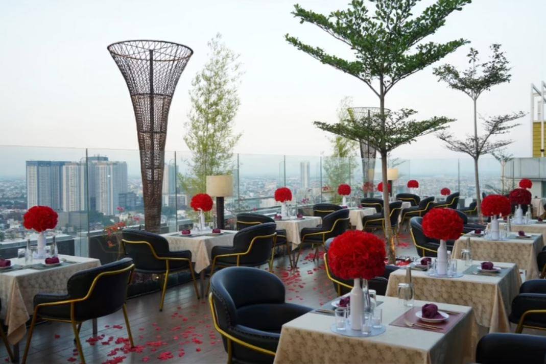 The Edge Cambridge Medan, Hadirkan Nuansa Mewah dan View Kota yang Memukau(instagram.com/theedgerestaurant2024)