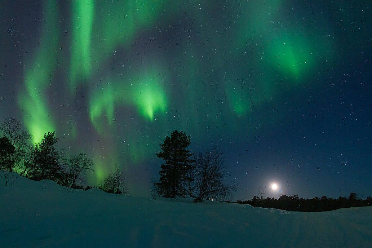 ilustrasi aurora di inari, Finlandia