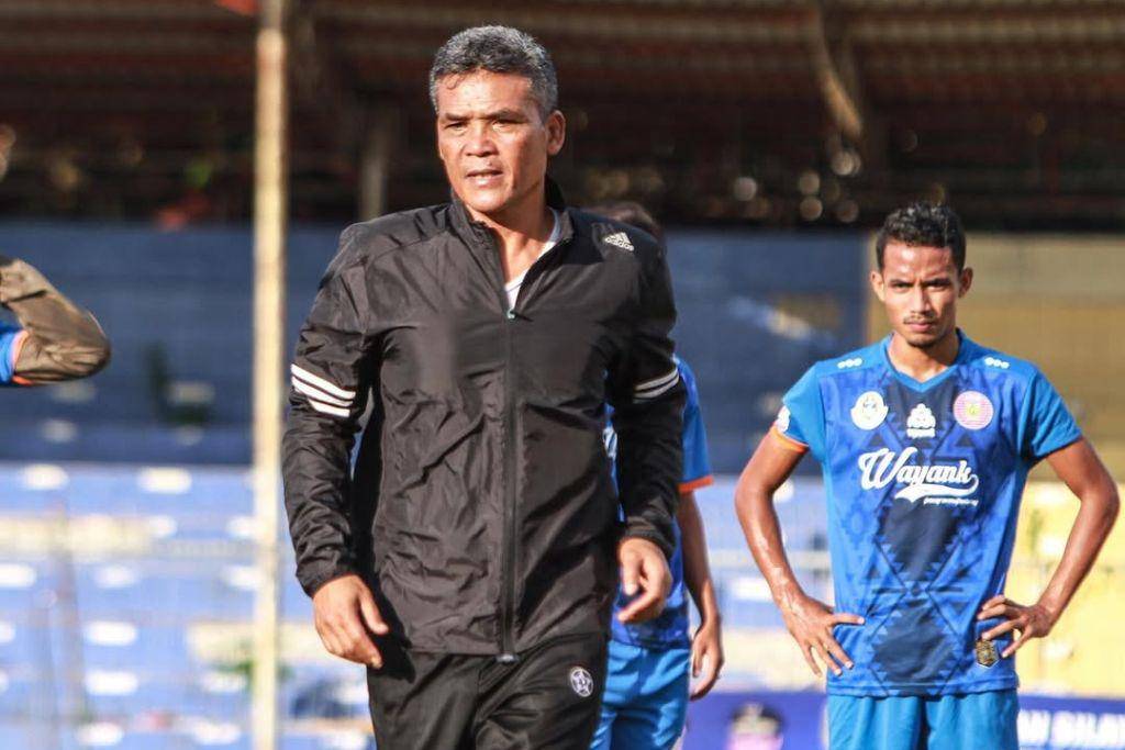 Hendri Susilo saat menjadi pelatih kepala Persiraja Banda Aceh pada tahun 2019. (Instagram.com/persiraja_official)