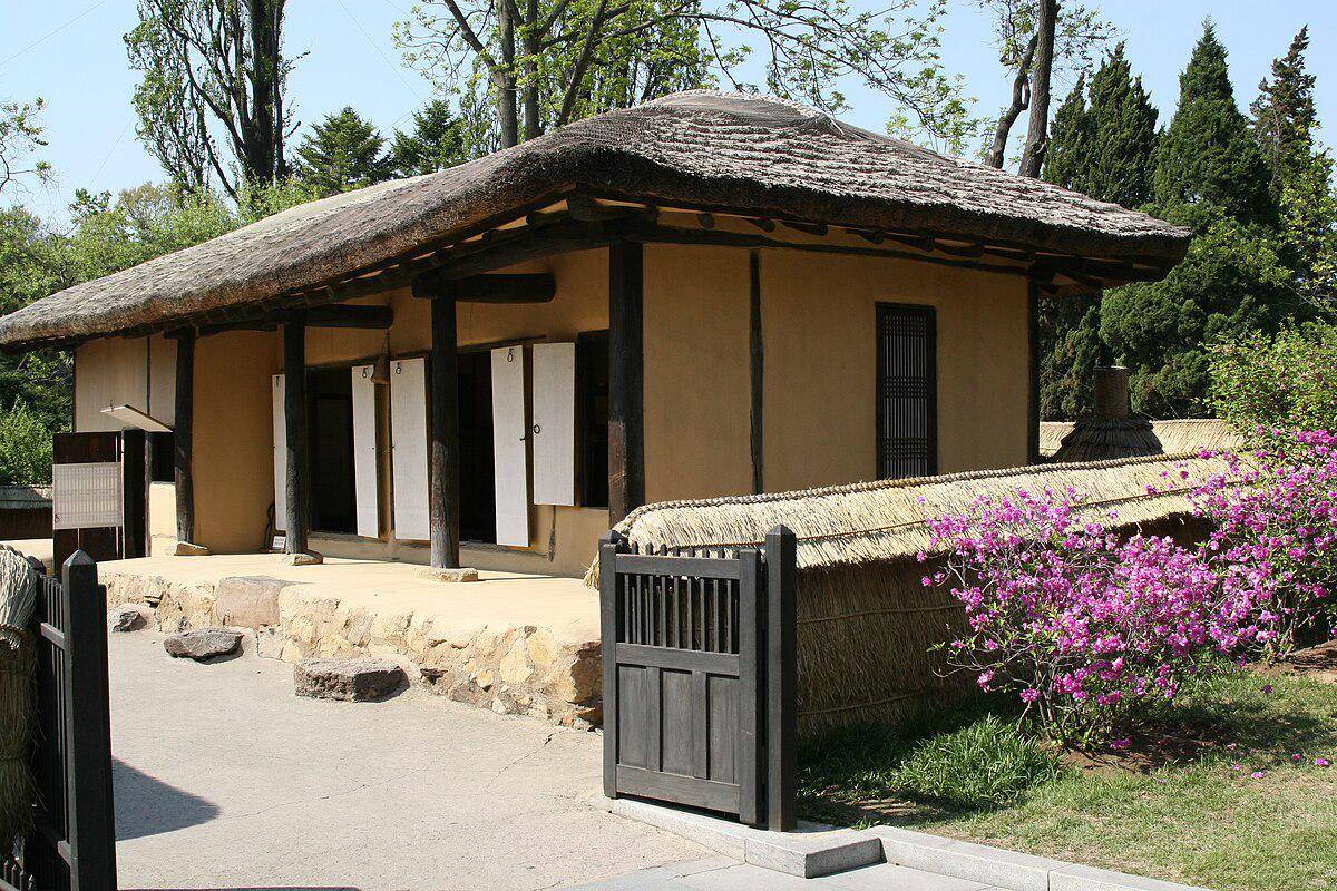 potret Mangyongdae Native House (commons.wikimedia.org/Gilad.rom)