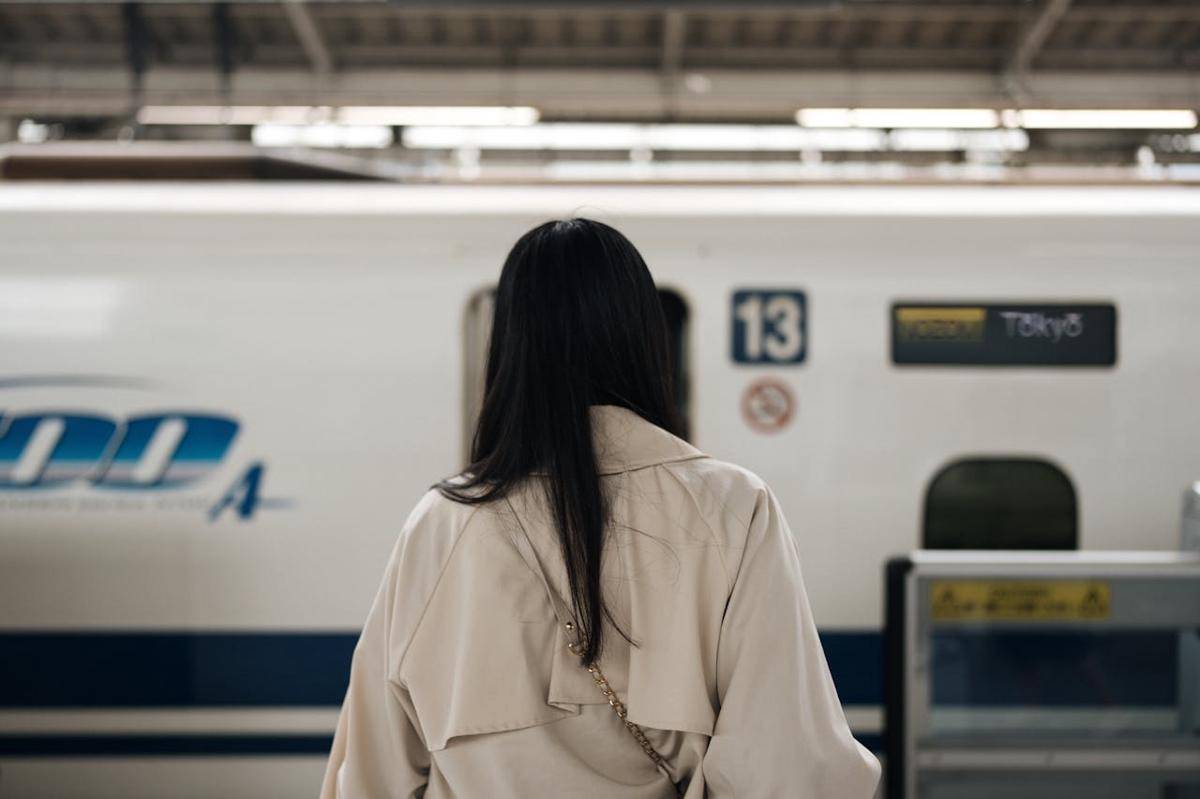 ilustrasi di stasiun (pexels.com/Faruk Tokluoğlu)