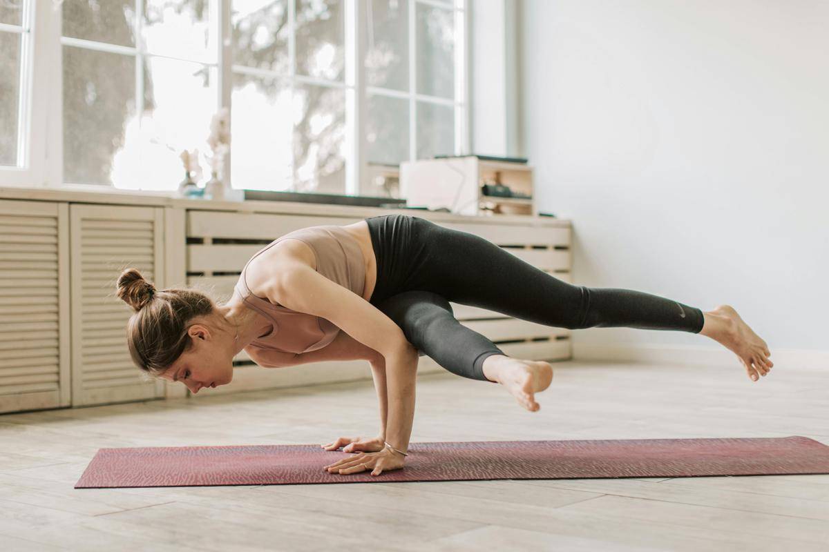 ilustrasi yoga (pexels.com/Vlada Karpovich)