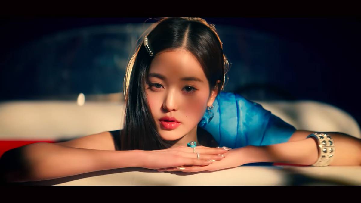 cuplikan MV Love Dive dari IVE (YouTube.com/STARSHIP)