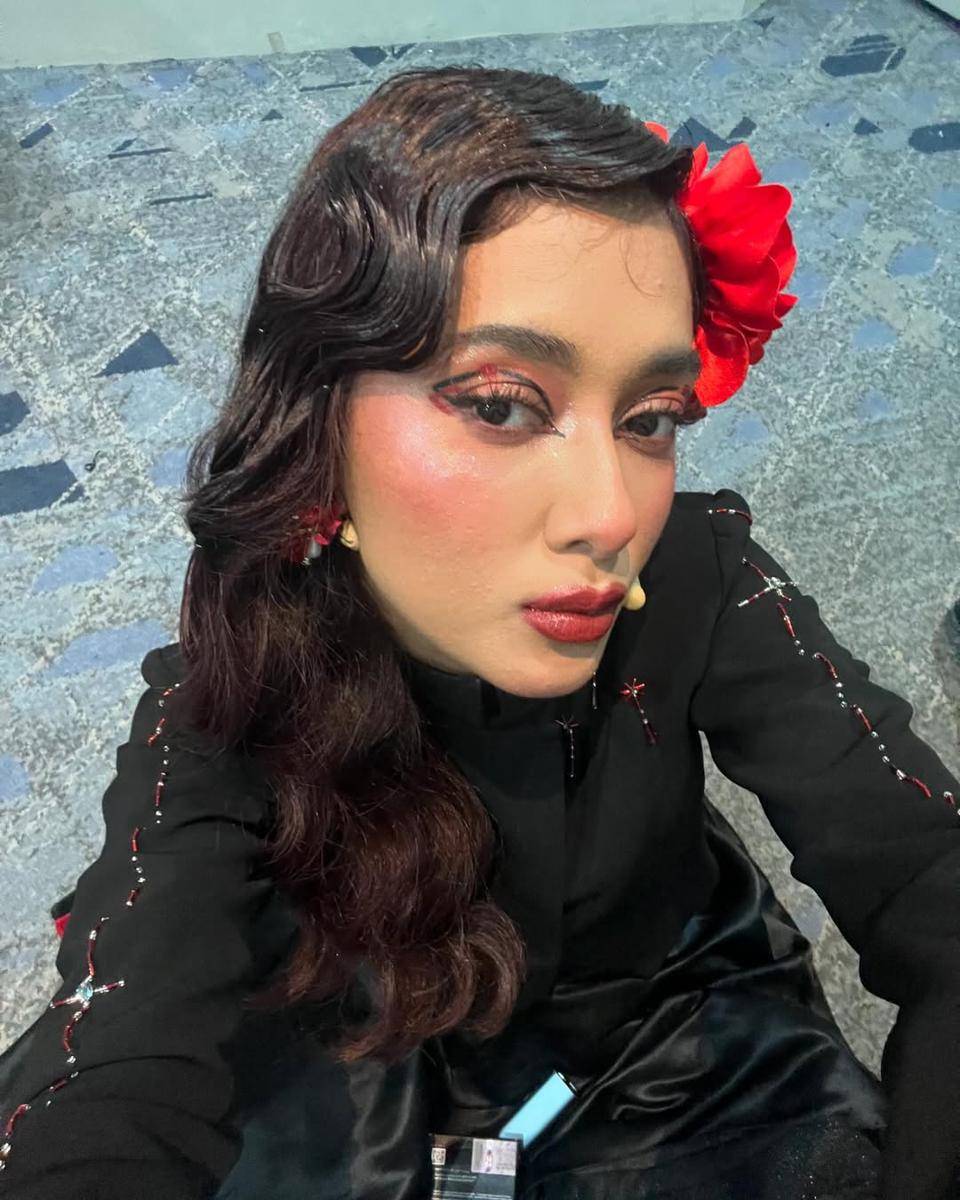 Makeup look ala Rahmania Astrini (instagram.com/rahmaniaastrini)