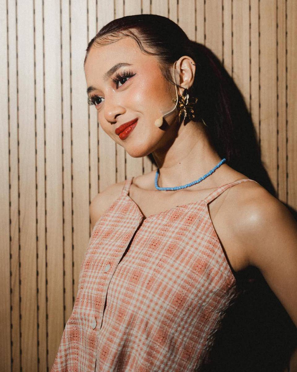 Makeup look ala Rahmania Astrini (instagram.com/rahmaniaastrini)