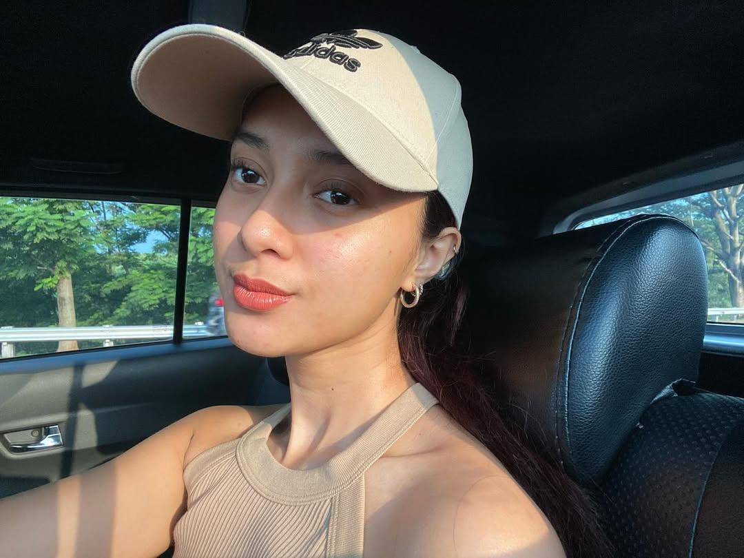 Makeup look ala Rahmania Astrini (instagram.com/rahmaniaastrini)