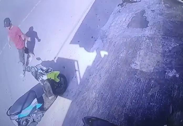 Pencuri motor di Makassar terekam CCTV/Istimewa