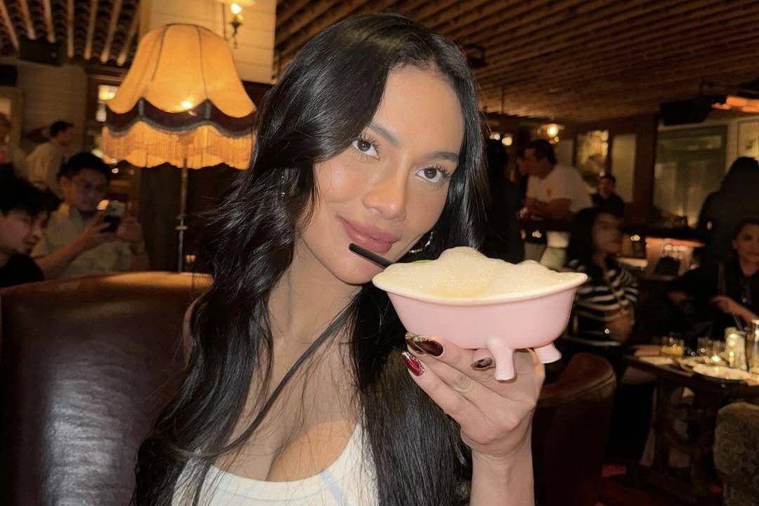 Erika Carlina batal menikah