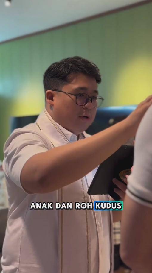 potret penyerahan anak Denny Sumargo (Instagram.com/oliviasumargo)