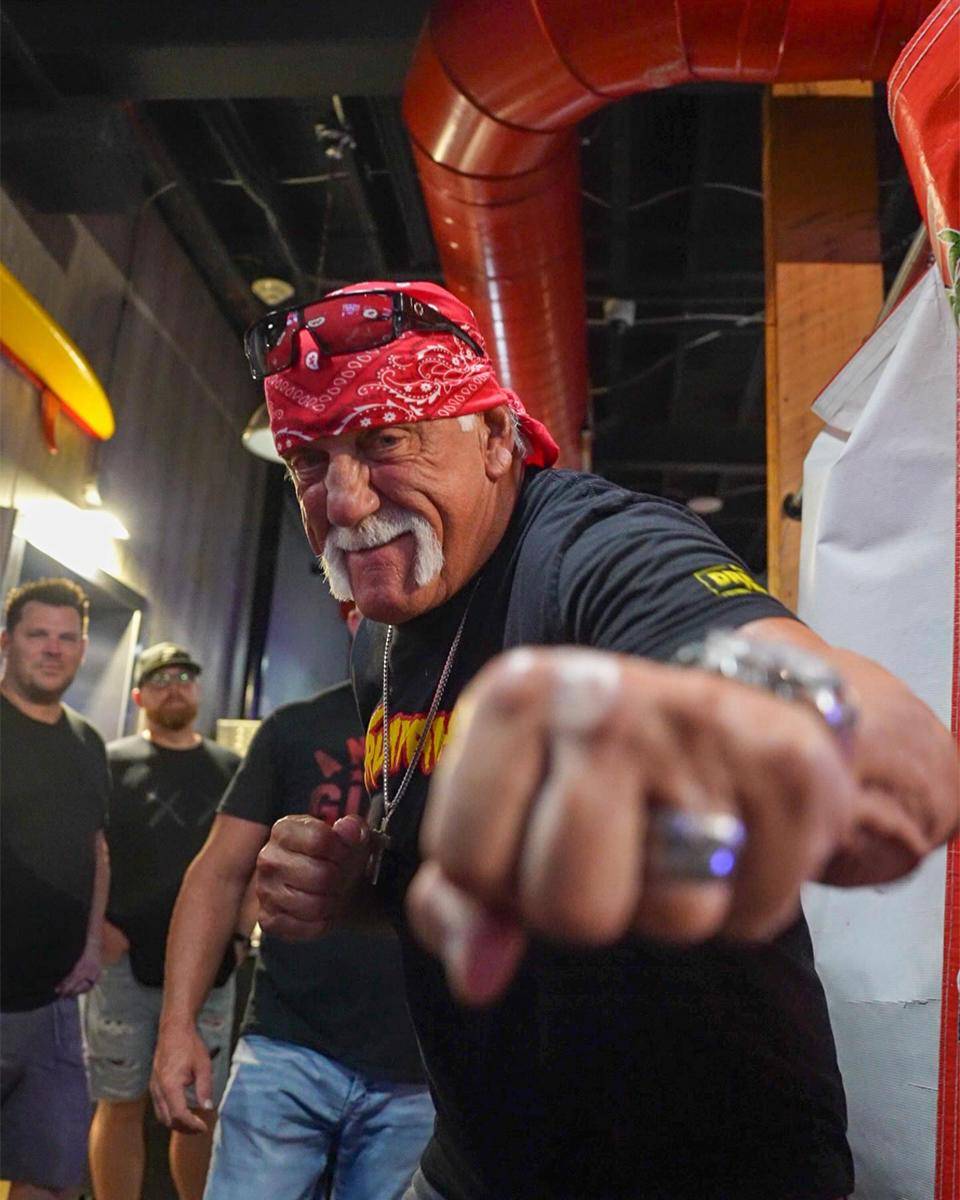 Hulk Hogan (instagram.com/hulkhogan)