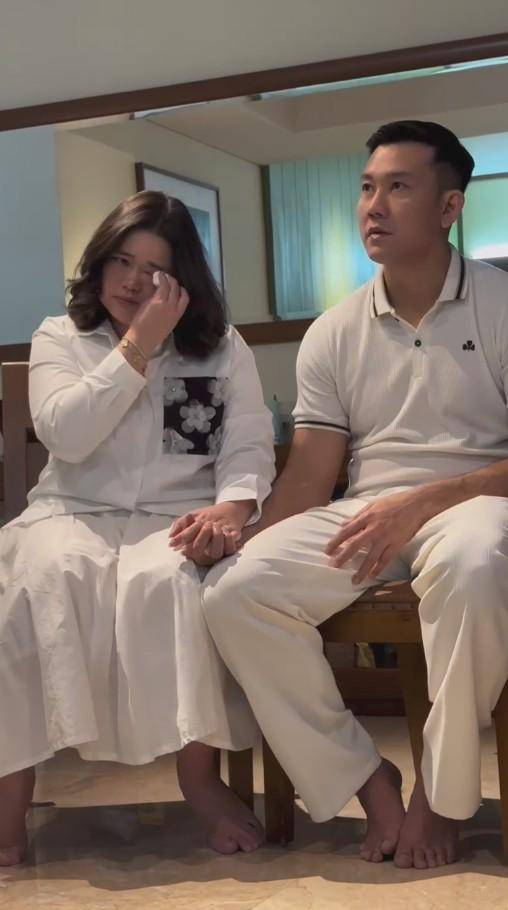 potret penyerahan anak Denny Sumargo (Instagram.com/oliviasumargo)