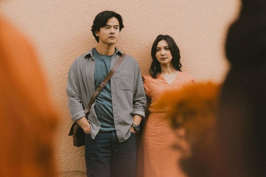 Potret Dion Wiyoko dan Sheila Dara Aisha dalam film Sore: Istri dari Masa Depan (instagram.com/sheiladaisha)