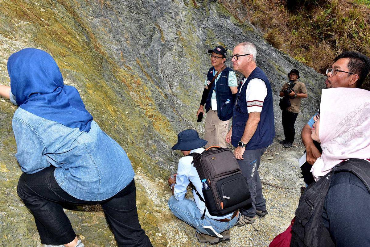FOTO ASESOR UNISCO TINJAU GEOSITE - HARI KETIGA (5).jpeg