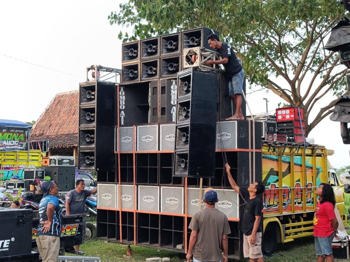 Peserta karnaval sound horeg di Tulungagung. (IDN Times/Bramanta Pamungkas)