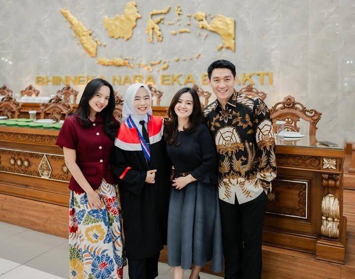potret Ifan Seveteen di wisuda adik bungsu (instagram.com/ifanseventeen)