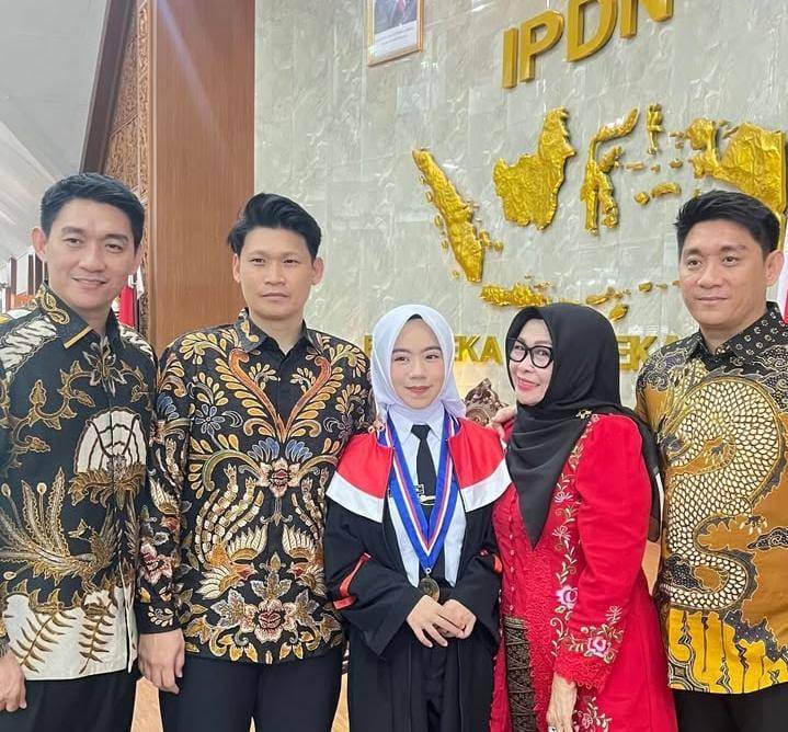 potret Ifan Seveteen di wisuda adik bungsu (instagram.com/cyncynwijaya)