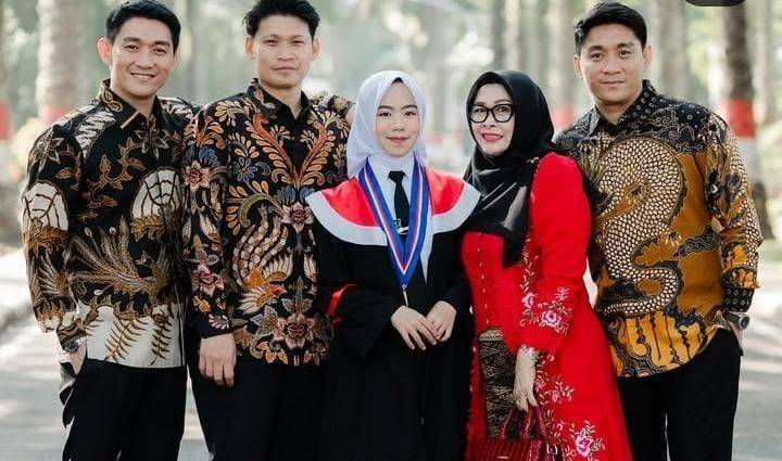 8 Potret Wisuda Adik Bungsu Ifan Seventeen, Lulus IPDN