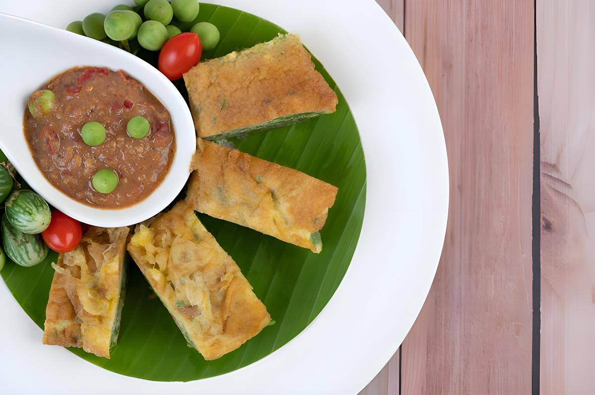 Martabak isi tahu (freepik.com/jcomp)